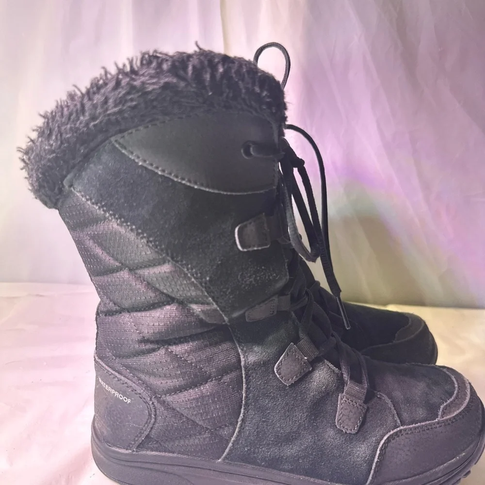 Columbia Women's Black and Gray Winter Boots